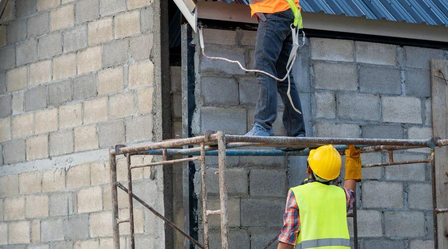 Expert Emergency Roof Repairs services in Vandalia, MI